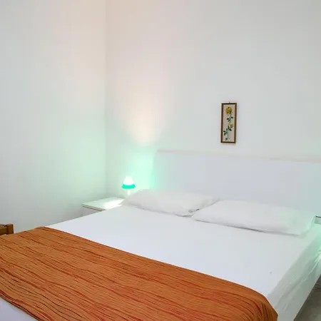 Pine-front Steps From The 3*