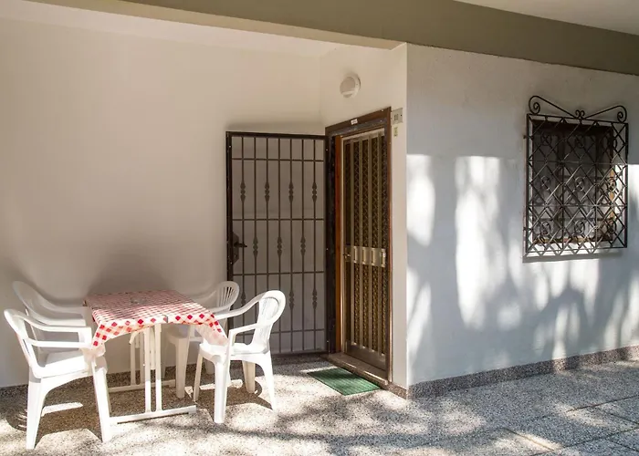 Pine-front Steps From The 3* Eraclea Mare