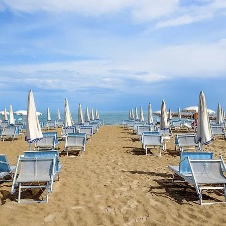 Pine-front Steps From The Гостевой дом Эраклея-Маре