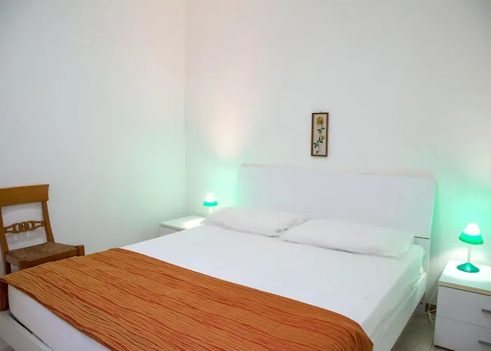 Pine-front Steps From The 3*